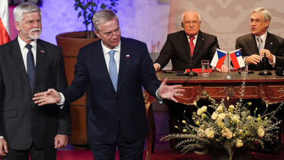 FOTO: Petr Pavel pomyslně vrátil do Chile ukradené pero.