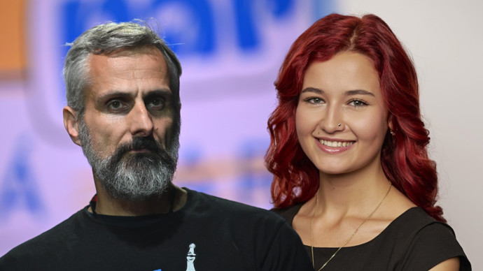 FOTO: Důstojník Otakar Foltýn randí s Pirátkou Katerinou Demetrashvili.