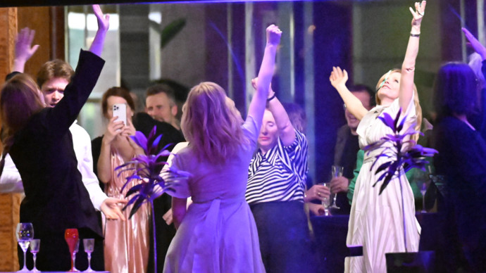 FOTO: Aňa Geislerová tančila jako utržená ze řetězu. – stránka 35