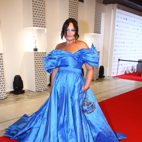 Jitka Čvančarová v šatech Borise Hanečky v roce 2021. Herečka si vybrala pouze barvu pro šaty a zbytek nechala na návrháři. 