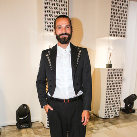 Kadeřník Michal Zapoměl patří mezi ty, kteří pečují o vlasy mnoha známých osobností. 