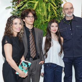 René Decastelo přizval na křest své nové knihy celou rodinu. 