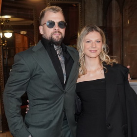 Dcera Lenky Filipové, zpěvačka Lenny, přišla v doprovodu svého partnera, muzikanta Marpa. 