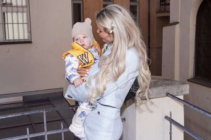 FOTO: Lela Ceterová se synem Arniem. – stránka 44