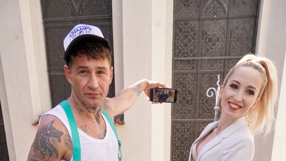FOTO: Sámer Issa s přítelkyní na otevření nového tanečního studia.