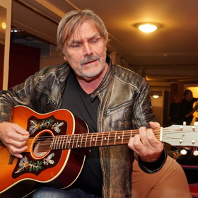 Zpěvák Roman Horký skončil v nemocnici.