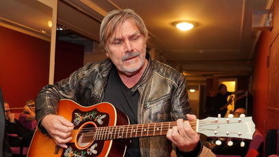 FOTO: Zpěvák Roman Horký skončil v nemocnici.