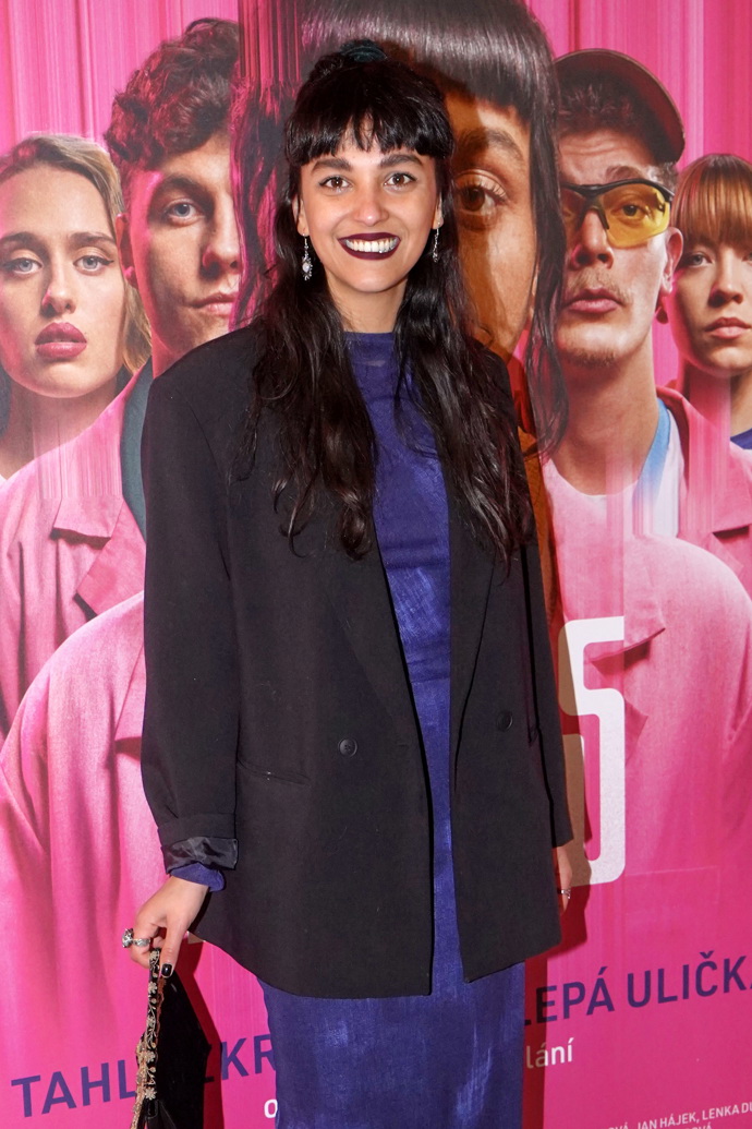 FOTO: Herečka Luciana Tomášová. – stránka 8