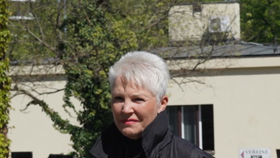 FOTO: Pavla Břínková na pohřbu Václava Hybše..