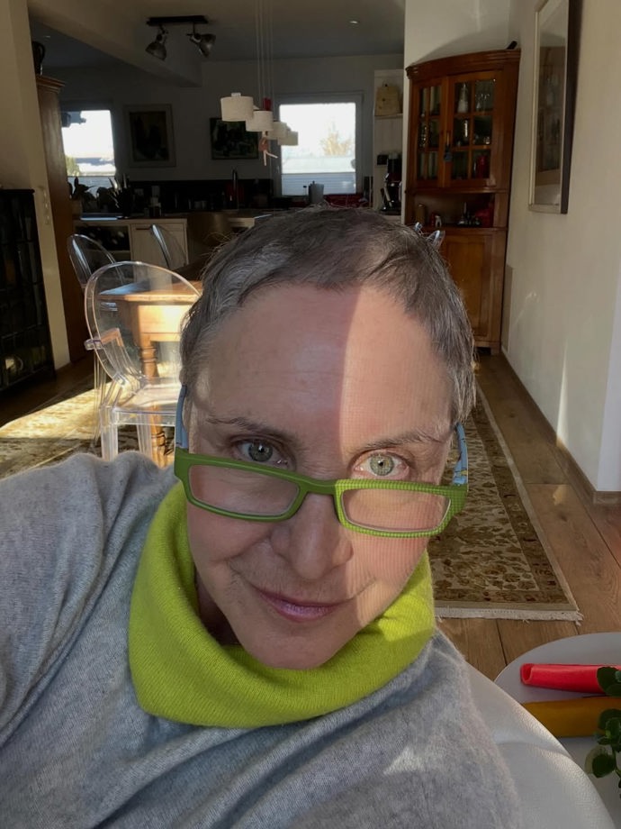 FOTO: Herečce lékaři objevili hned pět zhoubných nádorů a museli jí operativně odstranit polovinu prsu. – stránka 9