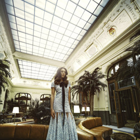 Charlotte Ella Gottová je nádherná mladá dáma.