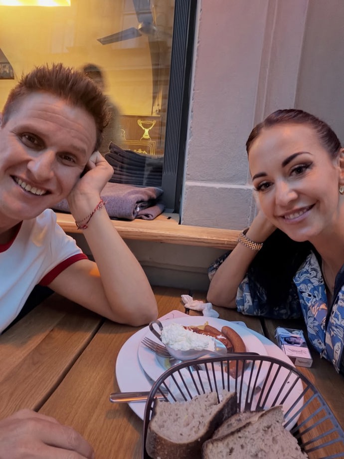 FOTO: Manžel je jí velkou oporou a pomáhá i s prodejem kosmetiky. – stránka 1