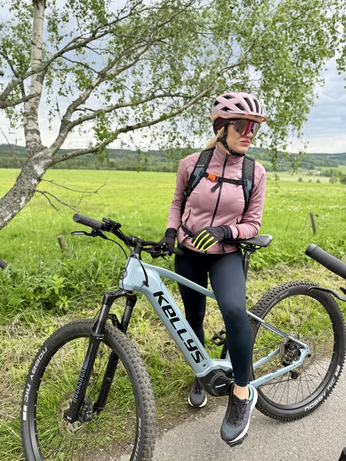 FOTO: Těhotná moderátorka hledá klid tam, kde potká co nejméně lidí. – stránka 4