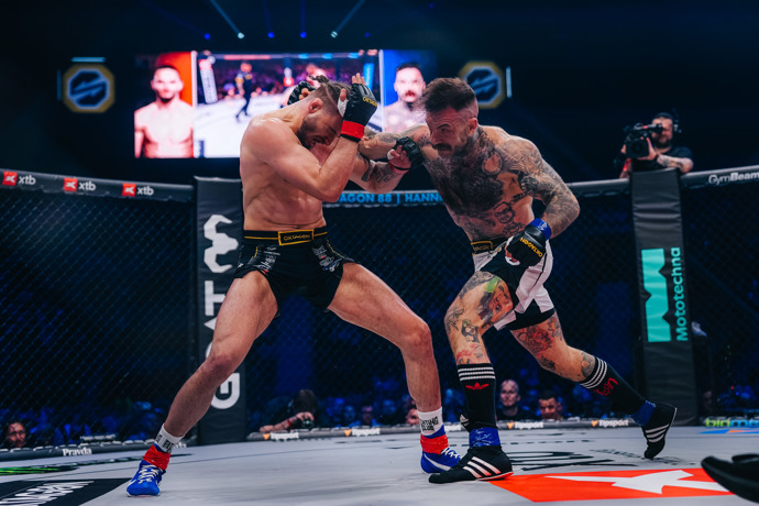 FOTO: Josef Hála vyhrál souboj v Oktagonu. – stránka 8