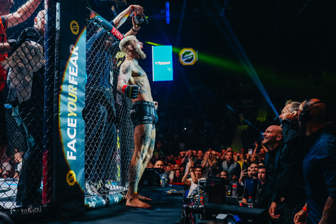 FOTO: Radek Roušal oslavuje výhru. – stránka 1