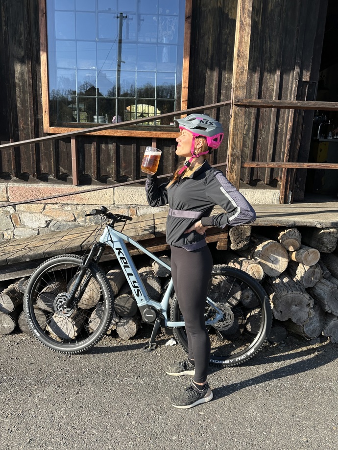 FOTO: Nastávající dvojnásobná maminka si umí život naplno užívat.