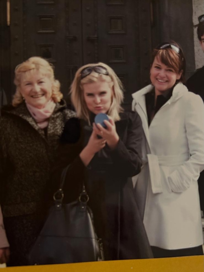 FOTO: Doc. MUDr. Blanka Kozáková, CSc. byla uznávanou lékařkou a pedagožkou. – stránka 3
