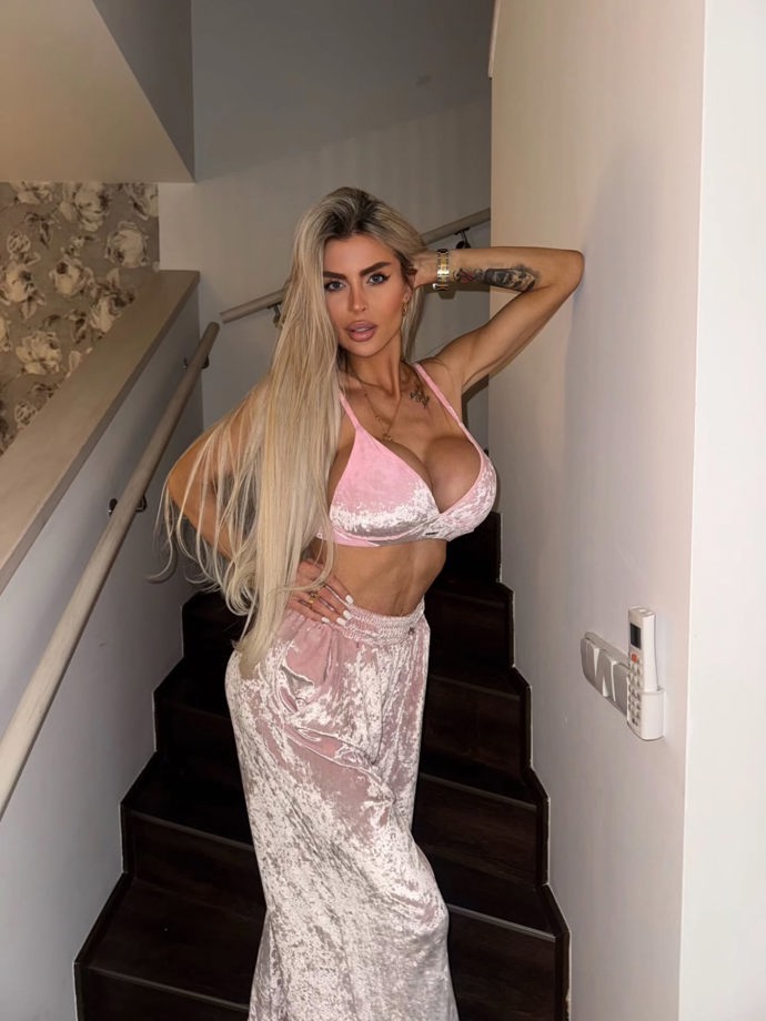 FOTO: Lela Vémola neztrácí sebevědomí. – stránka 7