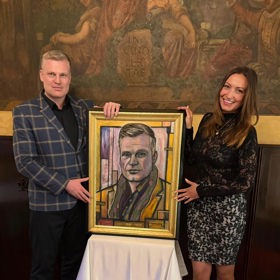 Lucie Gelemová namalovala portrét Filipa Turka. 