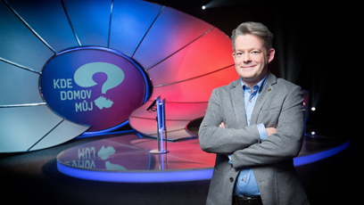 FOTO: Aleš Háma jako moderátor pořadu Kde domov můj?.