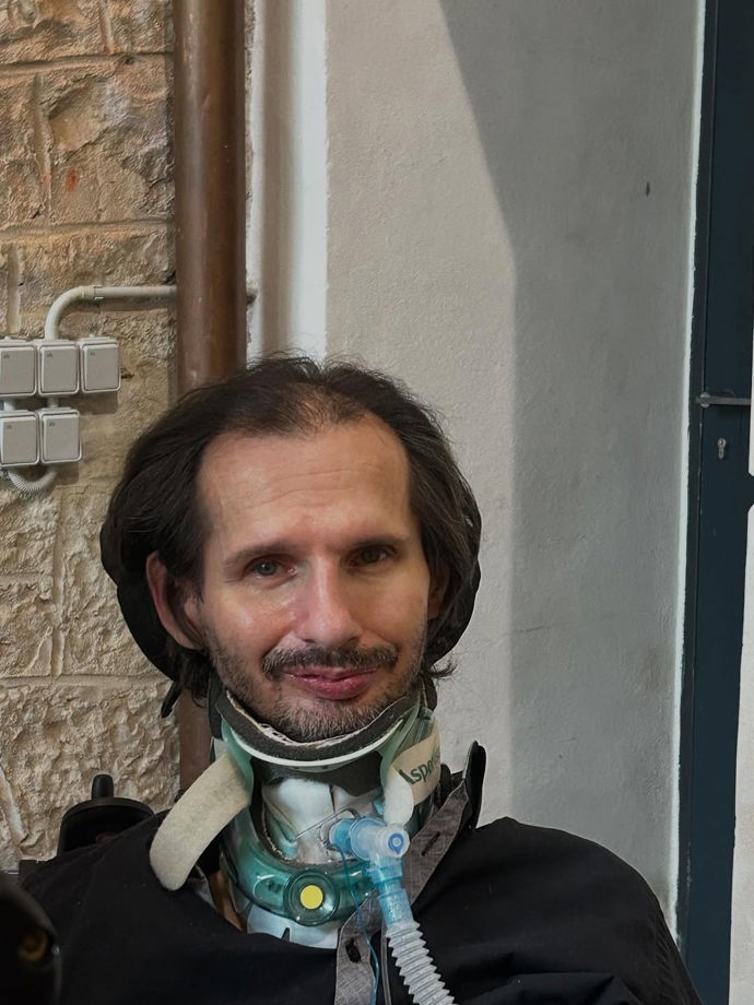 FOTO: Posledních šest let se nemohl hýbat ani mluvit, přesto neztrácel smysl pro humor. – stránka 3