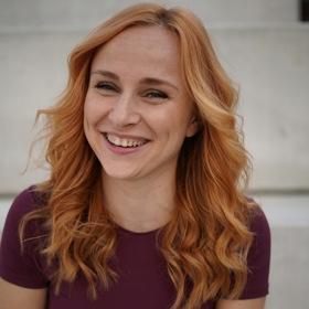 K samozvanému léčiteli Richardu Šifferovi ji přivedli rodiče už jako malou dívku.