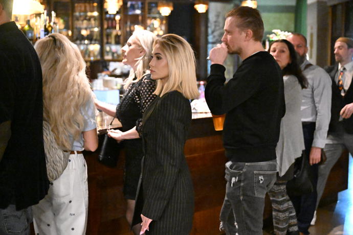 FOTO: Expartner Hany Džurbanové dorazil na premiéru Říkej mi Lars. – stránka 1