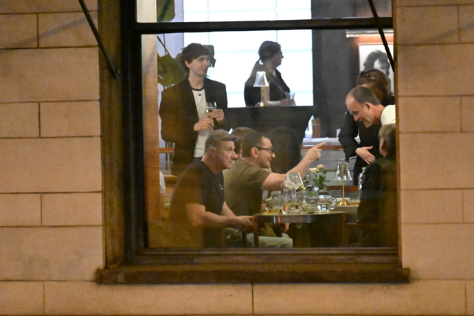 FOTO: Ondřej Vetchý nemohl na oslavě narozenin Ani Geislerové chybět. – stránka 32