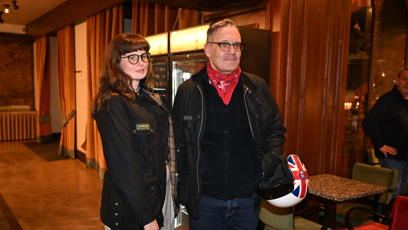 FOTO: David Matásek dorazil stylově po boku své partnerky.