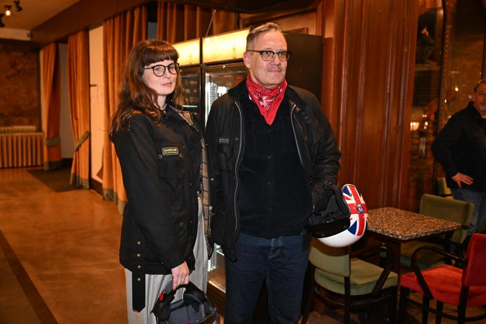 FOTO: David Matásek dorazil stylově po boku své partnerky. – stránka 21