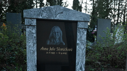 FOTO: Hrobeček Aničky Slováčkové na Vinohradském hřbitově.