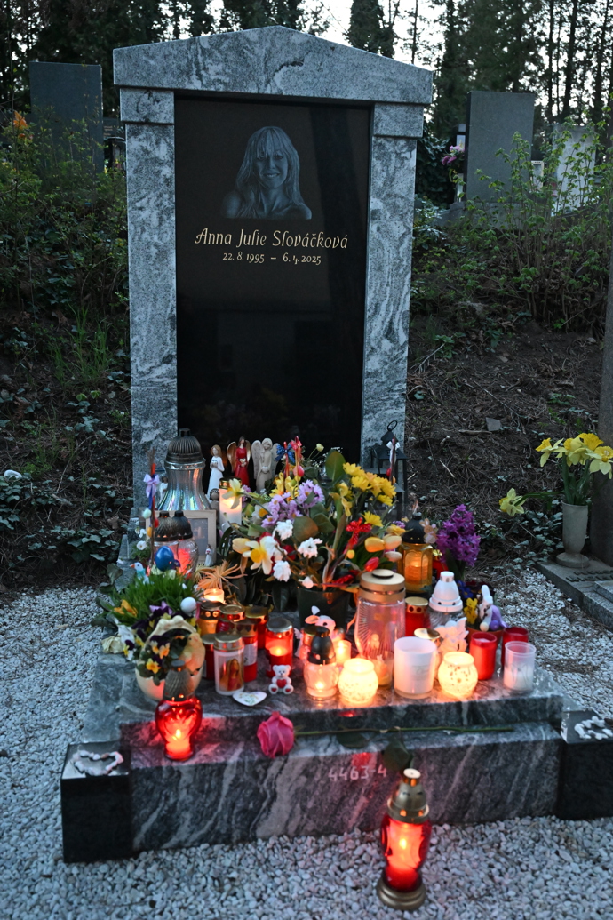 FOTO: Hrobeček Aničky Slováčkové na Vinohradském hřbitově. – stránka 5