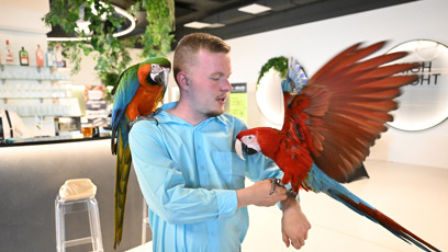 FOTO: Influencer Patrik Jíra s papoušky rozzářil akci.