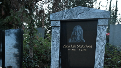 FOTO: Hrobeček Aničky Slováčkové na Vinohradském hřbitově.