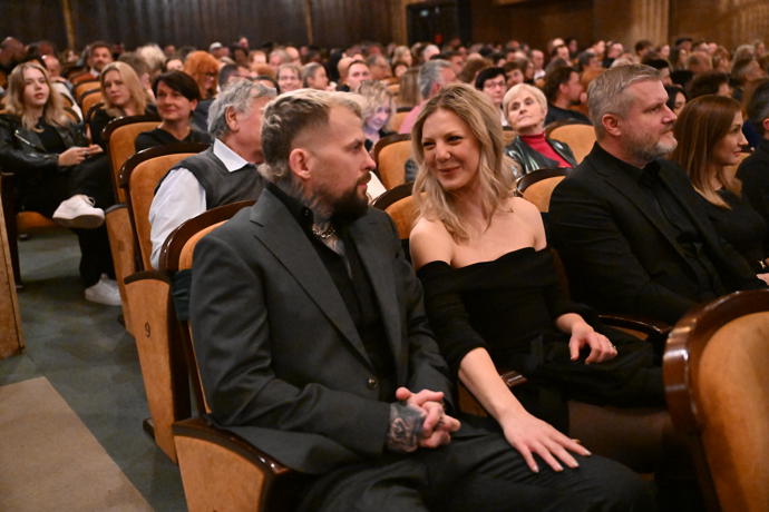 FOTO: Marpo a Lenny si v hledišti Lucerny vyměňovali zamilované pohledy. – stránka 30