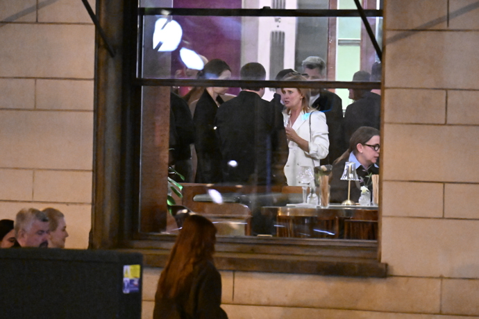 FOTO: Dorazila i herečka Jitka Schneiderová. – stránka 136