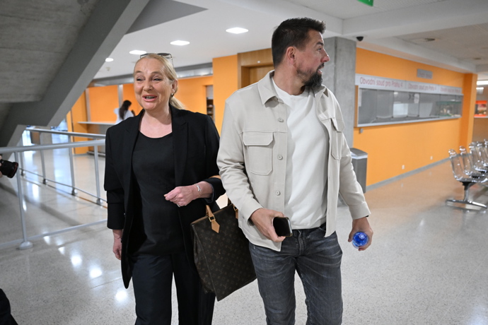 FOTO: Milan Baroš u soudu. – stránka 43