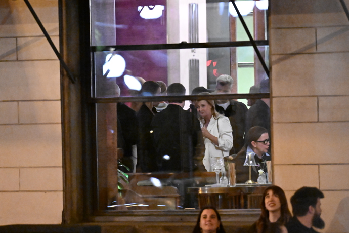 FOTO: Jitka Schneiderová mezi hosty. – stránka 134