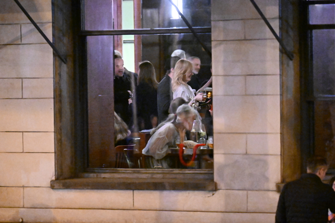 FOTO: Aňa Geislerová si dopřávala pivíčko. – stránka 130