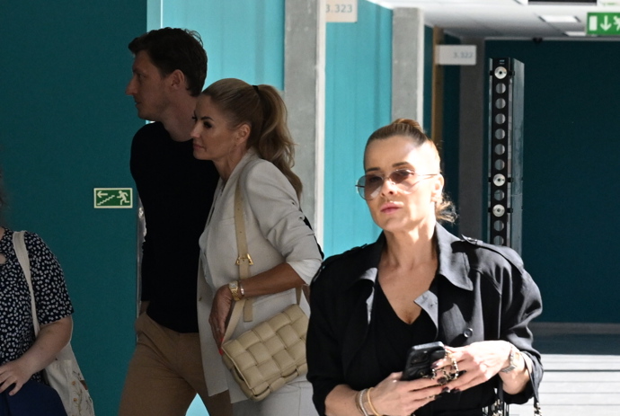 FOTO: Tereza Barošová dorazila k soudu s novým partnerem. – stránka 36