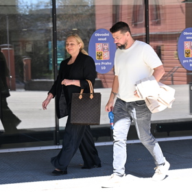 Spokojený Milan Baroš po boku svého právnického esa.