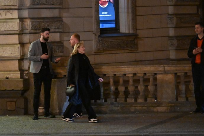 FOTO: Dagmar Havlová odcházela z party. Dagmar Havlová. – stránka 119