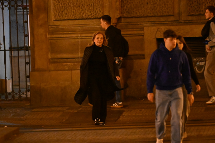 FOTO: Dagmar Havlová při odchodu. – stránka 116