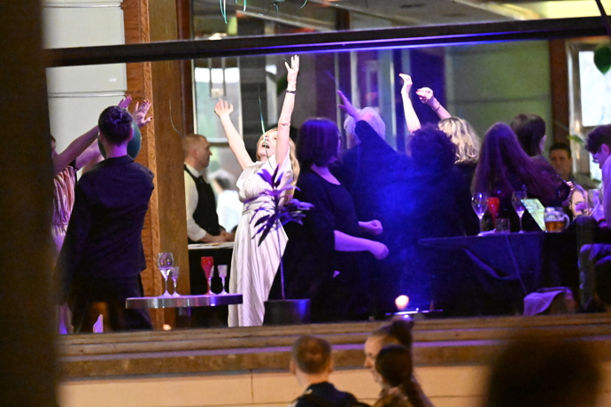 FOTO: Aňa Geislerová to roztočila na parketu. – stránka 95