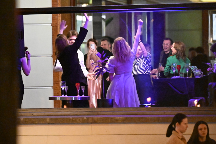 FOTO: Aňa Geislerová po boku sestry Ester. – stránka 87