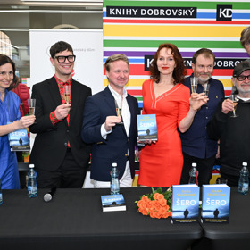 Sára Saudková pokřtila svou knihu Šero. 