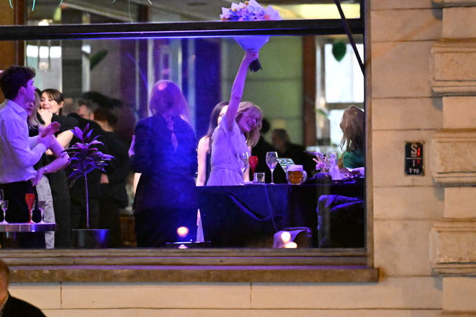 FOTO: Aňa Geislerová tančila s kyticí. – stránka 112