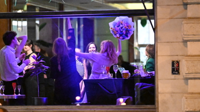 FOTO: Aňa Geislerová dostala nádhernou kytici.