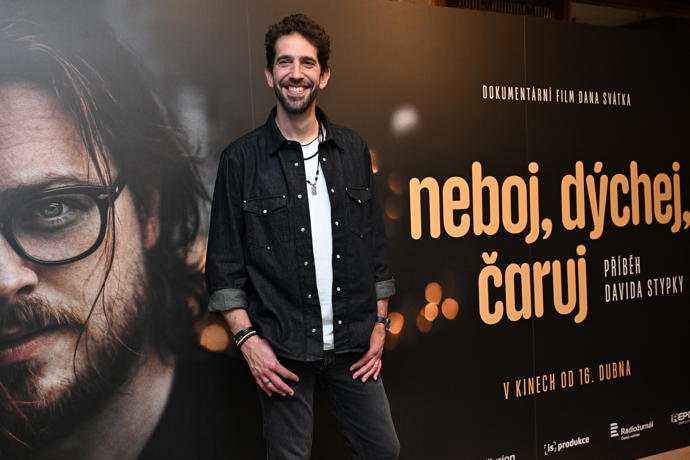 FOTO: Na premiéru dorazil Jindra Polák. – stránka 41