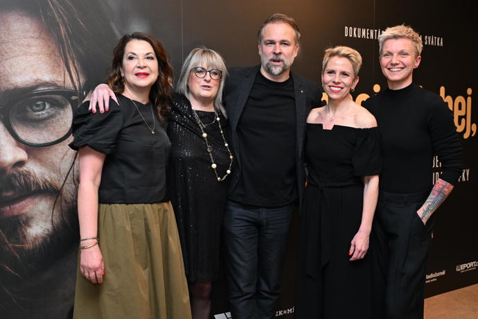 FOTO: Hosté na premiéře dokumentu Neboj, dýchej, čaruj. – stránka 35